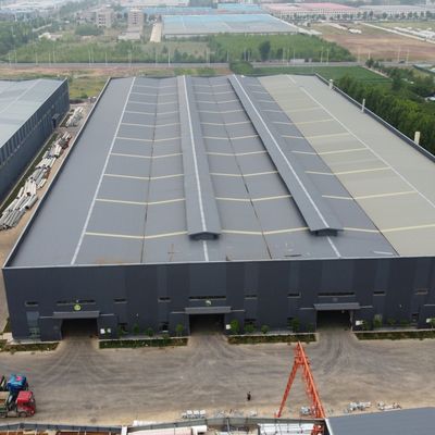 Hard Duty Prefabricated Steel Structure Warehouse untuk penyimpanan pabrik semen dengan baja Q235B/Q355B