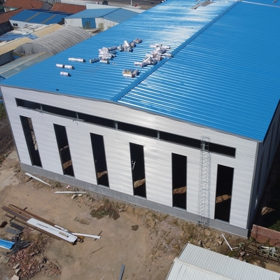 Gudang Baja Prefabrikasi Ringan dengan Crane Overhead