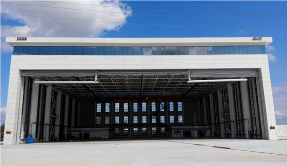 Q355B Hangar Pesawat Baja Prefabrikasi dengan Atap Panel Sandwich