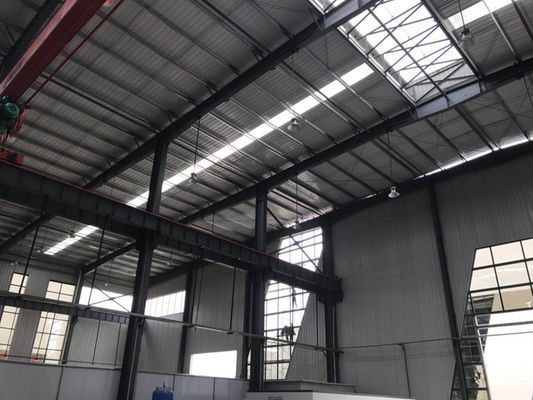 Bangunan Panel Sandwich Struktur Baja Industri Isolasi Workshop atap air / api yang disesuaikan