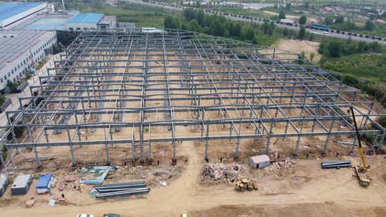 Gudang Struktur Baja Prefabrikasi dengan Balok-H Berpenampang 50 Tahun Umur Pakai