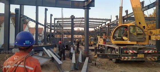 Gedung Prefabrikasi / Prefabrikasi Struktur Baja Gudang Logam Galvanis Q235/Q355 H Bagian Frame Workshop