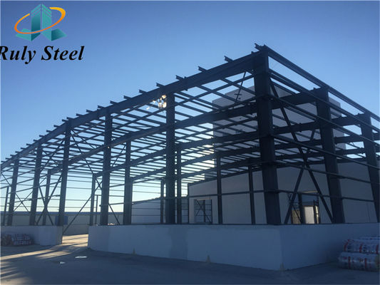 4000 meter persegi Gedung Struktur Baja Gudang dengan EPS / Rock Wool / PU / Serat Kaca Panel Sandwich Terisolasi Lapisan