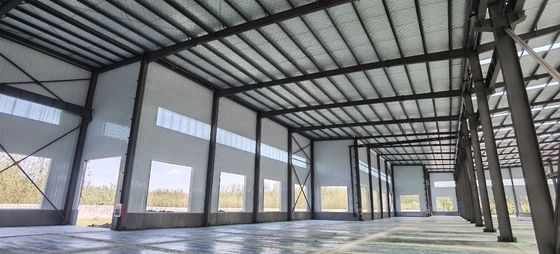 Bangunan Struktur Baja Prefabrikasi Disesuaikan Digulung Panas dengan Gudang Sertifikasi CE/ISO/SGS