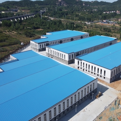 Gedung Gudang Struktur Baja Prefabrikasi dengan Panel Sandwich
