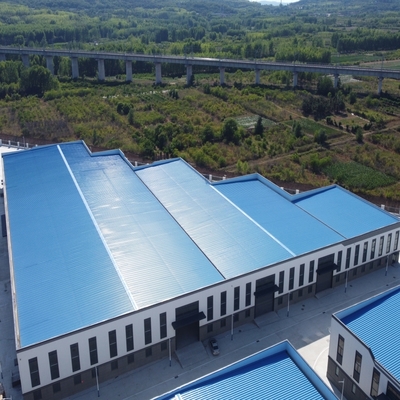 Gudang Baja Prefabrikasi Double Span dengan Umur 50 Tahun