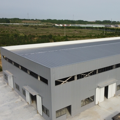 Bangunan bengkel baja prefab Q235B Q355B ASTM A36 50 Tahun Hidup