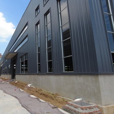 Gudang Struktur Baja Prefab dengan Dinding Panel Sandwich