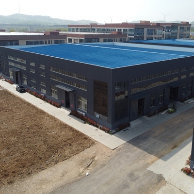Gedung Bengkel Baja Prefabrikasi dengan Dinding Panel Sandwich PU
