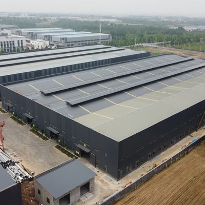 Hard Duty Prefabricated Steel Structure Warehouse untuk penyimpanan pabrik semen dengan baja Q235B/Q355B