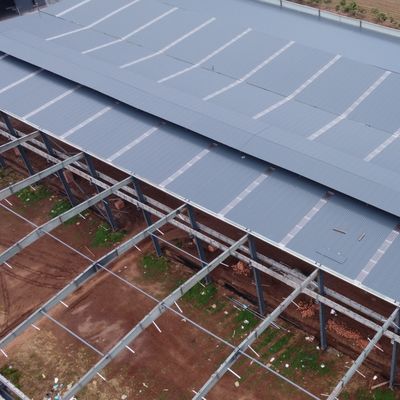 Hard Duty Prefabricated Steel Structure Warehouse untuk penyimpanan pabrik semen dengan baja Q235B/Q355B