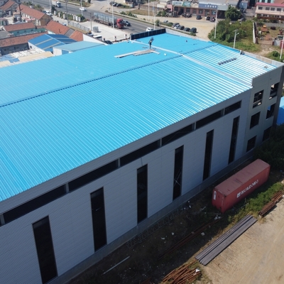 Gudang Struktur Baja Prefabrikasi Kustom 30000SQM Perawatan Rendah