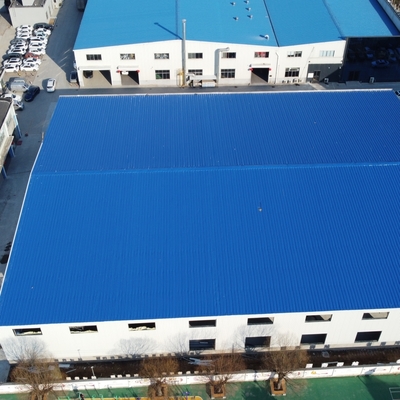 Gedung Gudang Struktur Baja Prefabrikasi dengan Bentang Lebar dan Derek