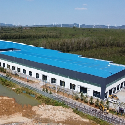 Q235B ASTM A572 Bangunan gudang baja prefabrikasi dengan panel isolasi