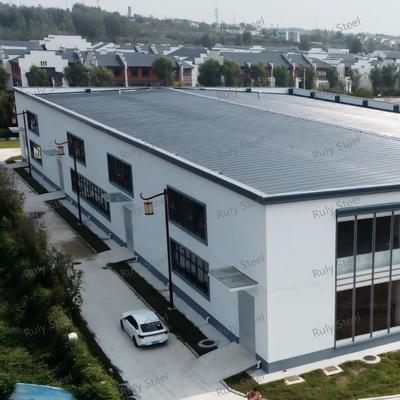 Gudang Struktur Baja Multifungsi dengan Mezzanine untuk Ruang Pamer dan Kantor