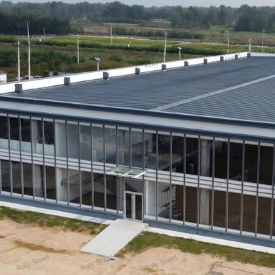 Gudang Struktur Baja Multifungsi dengan Mezzanine untuk Ruang Pamer dan Kantor