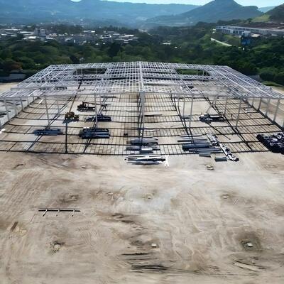Q355 Baja Warna Clear Span Desain Industri Disesuaikan Struktur Baja Prefabrikasi Gudang