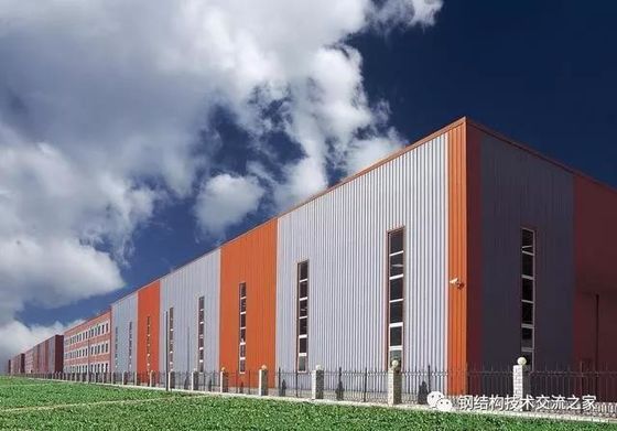 Konstruksi Struktur Baja Bentang Besar Sandwich Panel Wall