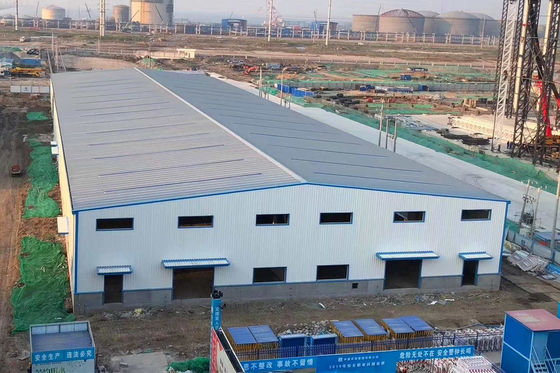Bangunan gudang baja prefabrikasi dengan lembaran pelapis baja